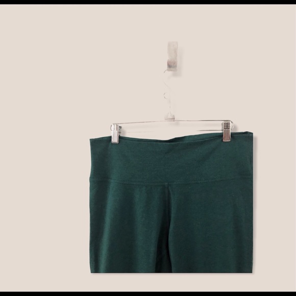 Old Navy Women's Solid Green Go Dry Leggings XL - Picture 2 of 5